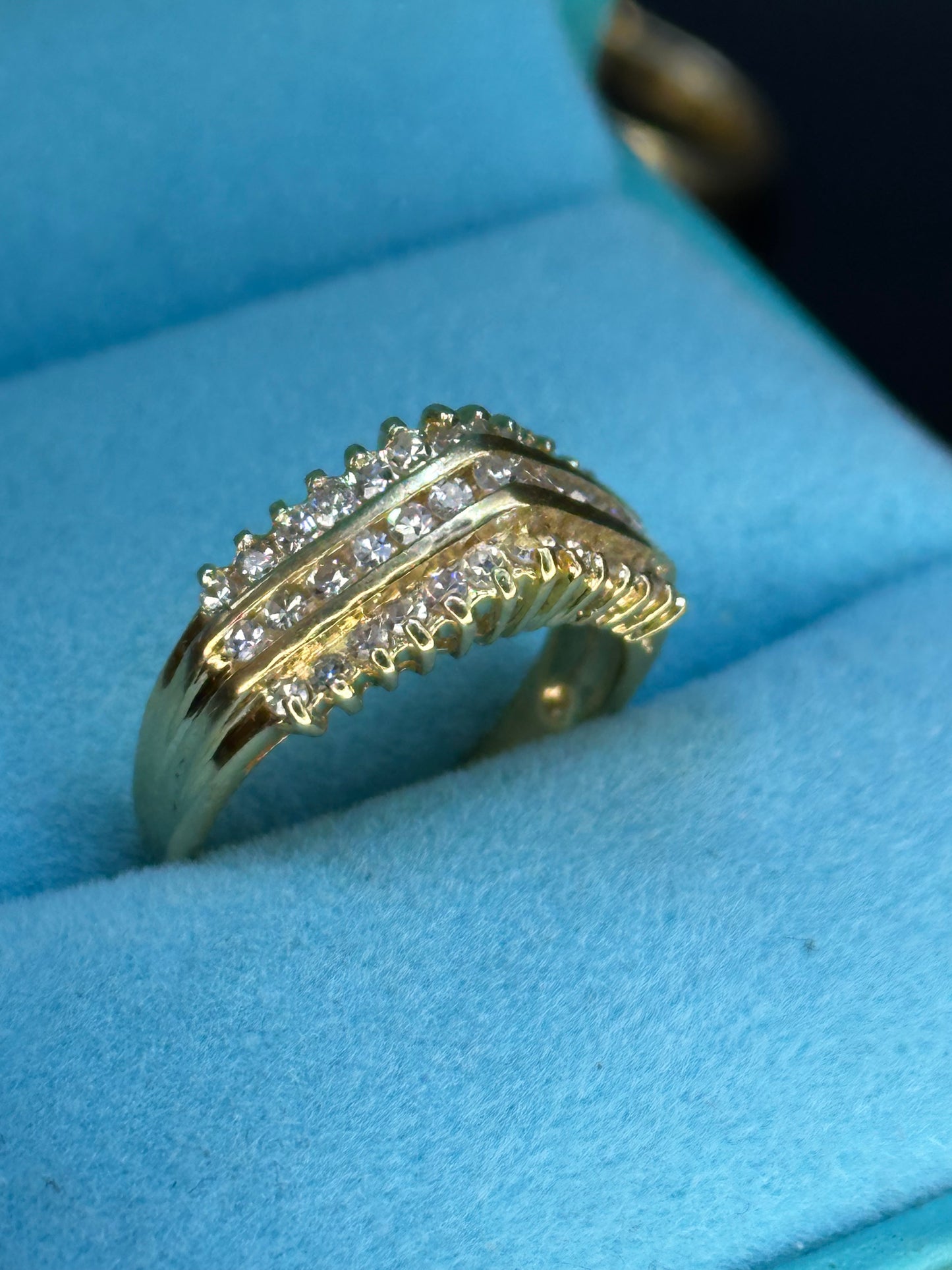 Anillo diseño especial piramidal