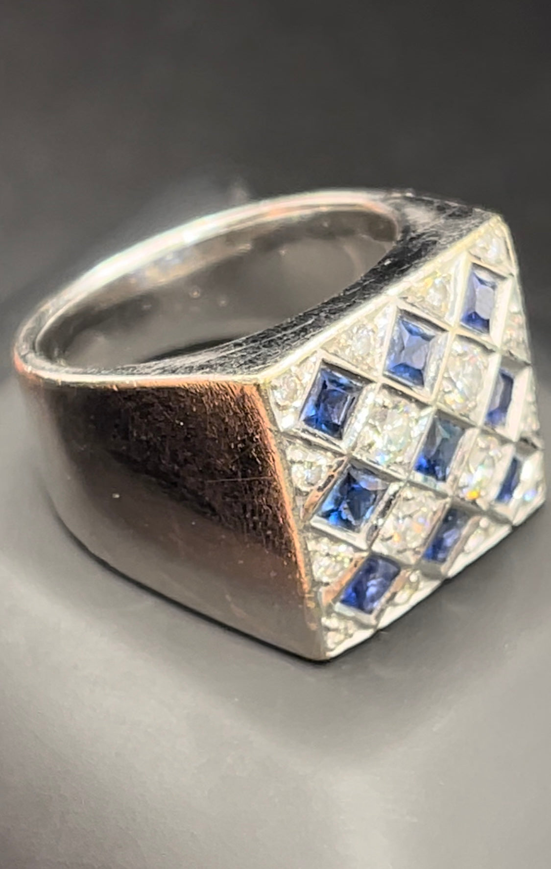 Anillo caballero diamantes y zafiros
