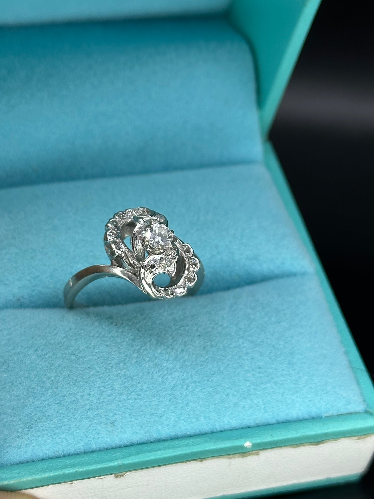 Anillo tipo flor diamante