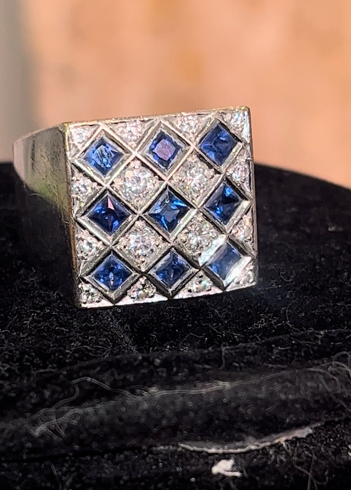Anillo caballero diamantes y zafiros