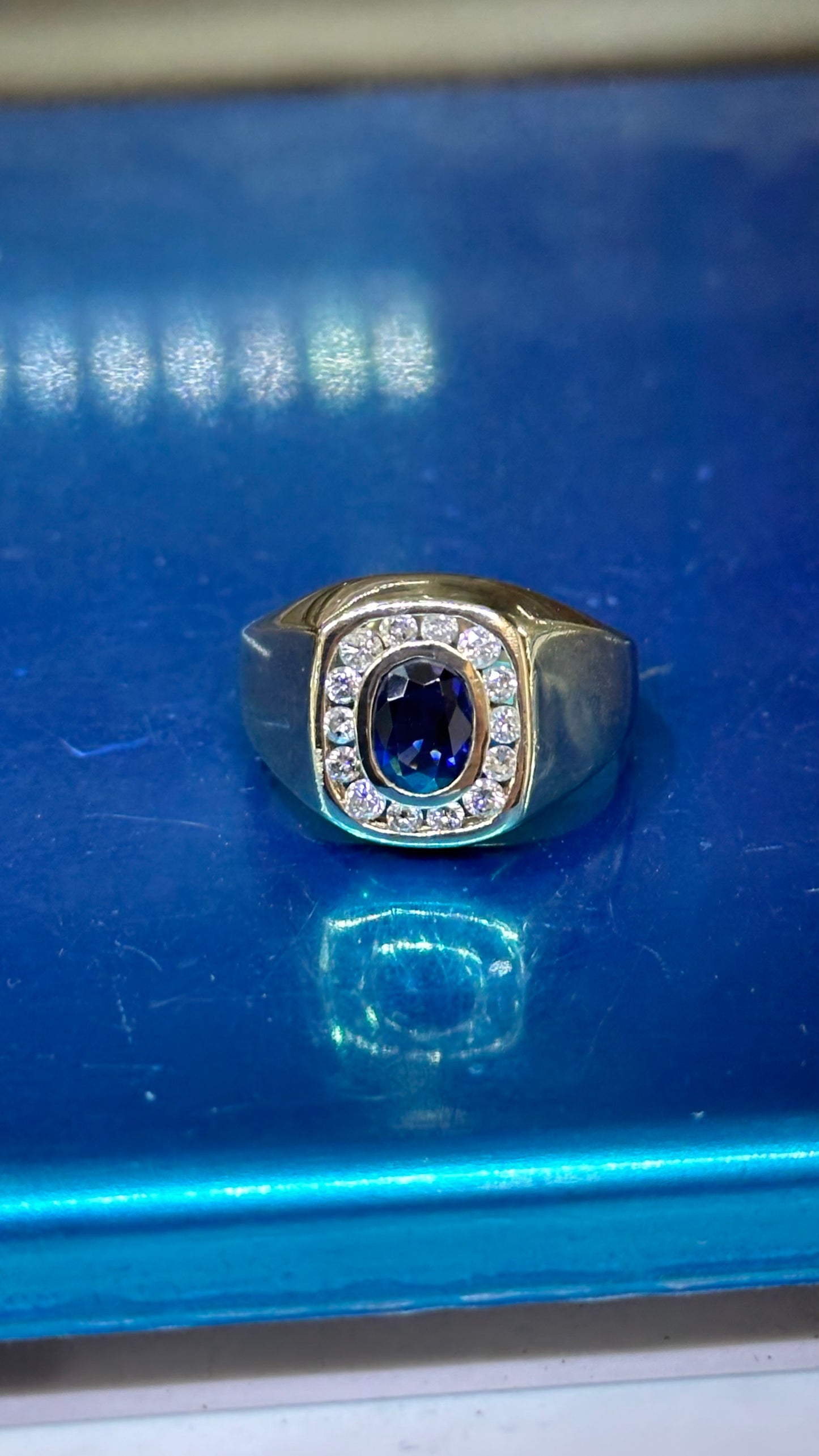 Anillo caballero zafiro