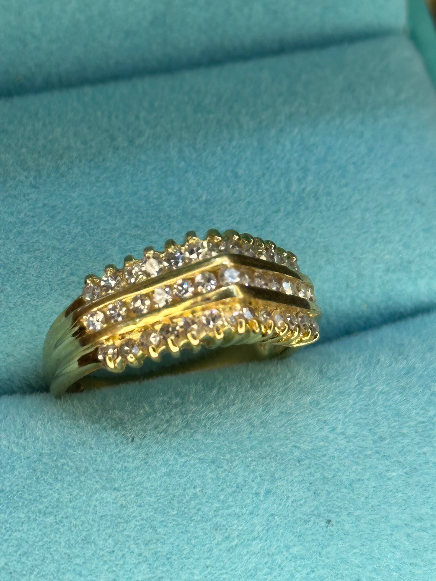 Anillo diseño especial piramidal