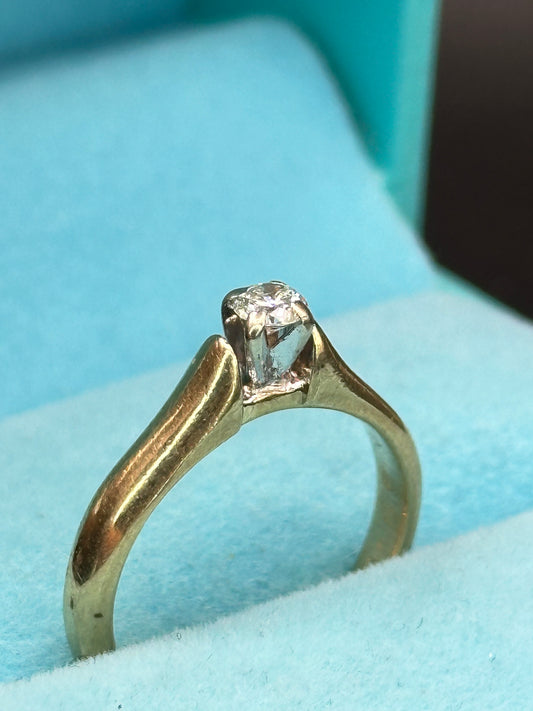 Anillo solitario diamante central