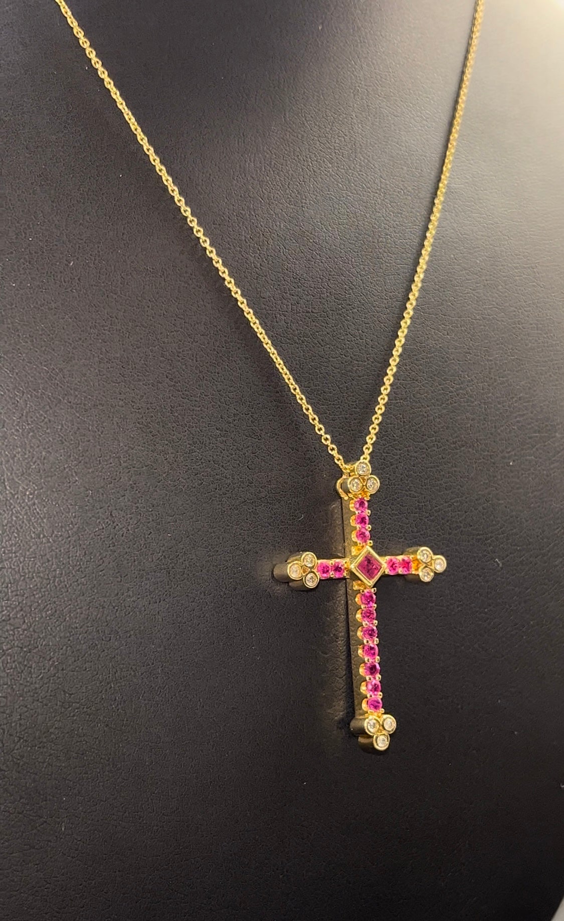 Cruz rubíes con Cadena