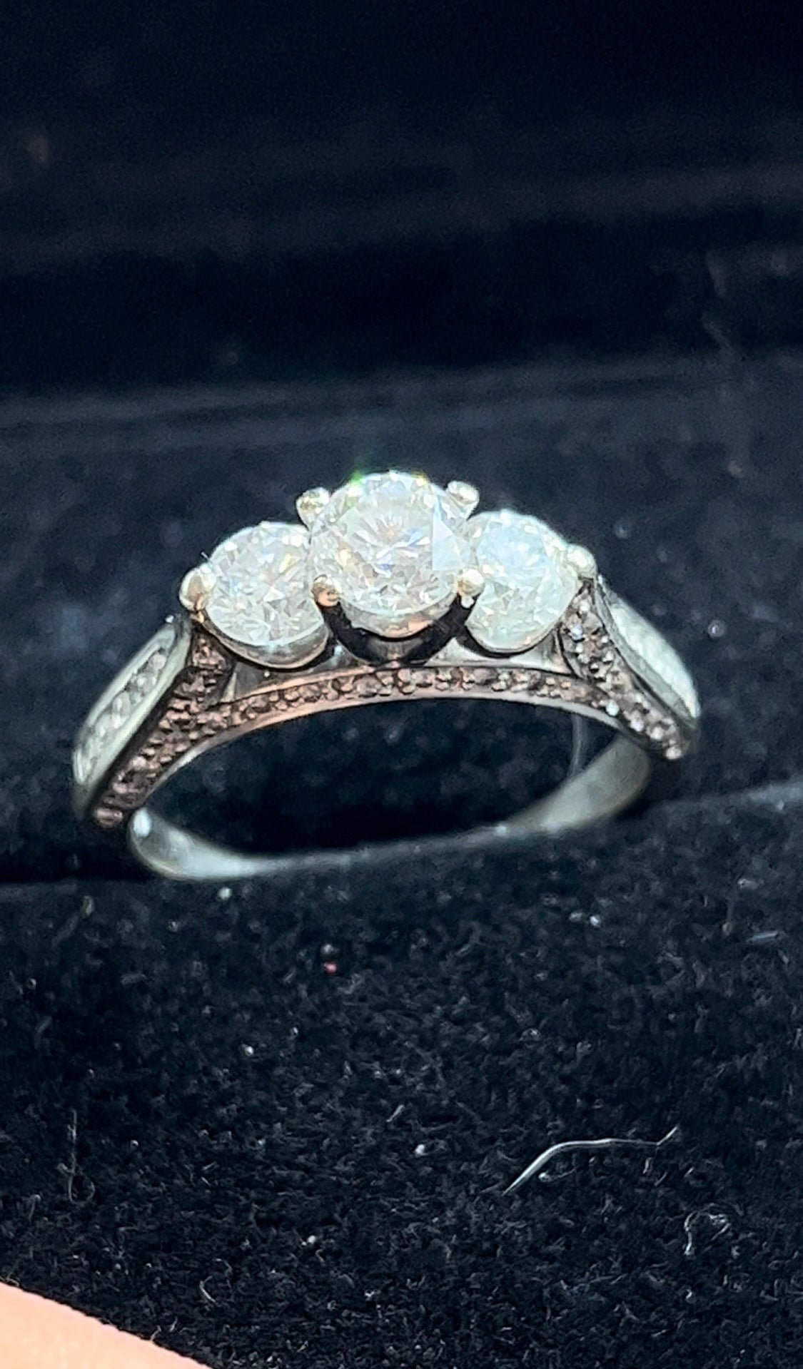 Anillo diamantes