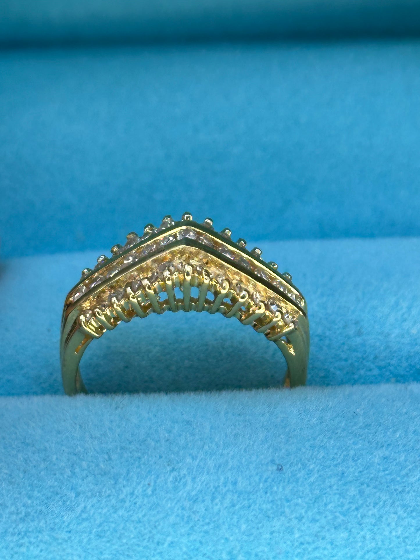 Anillo diseño especial piramidal