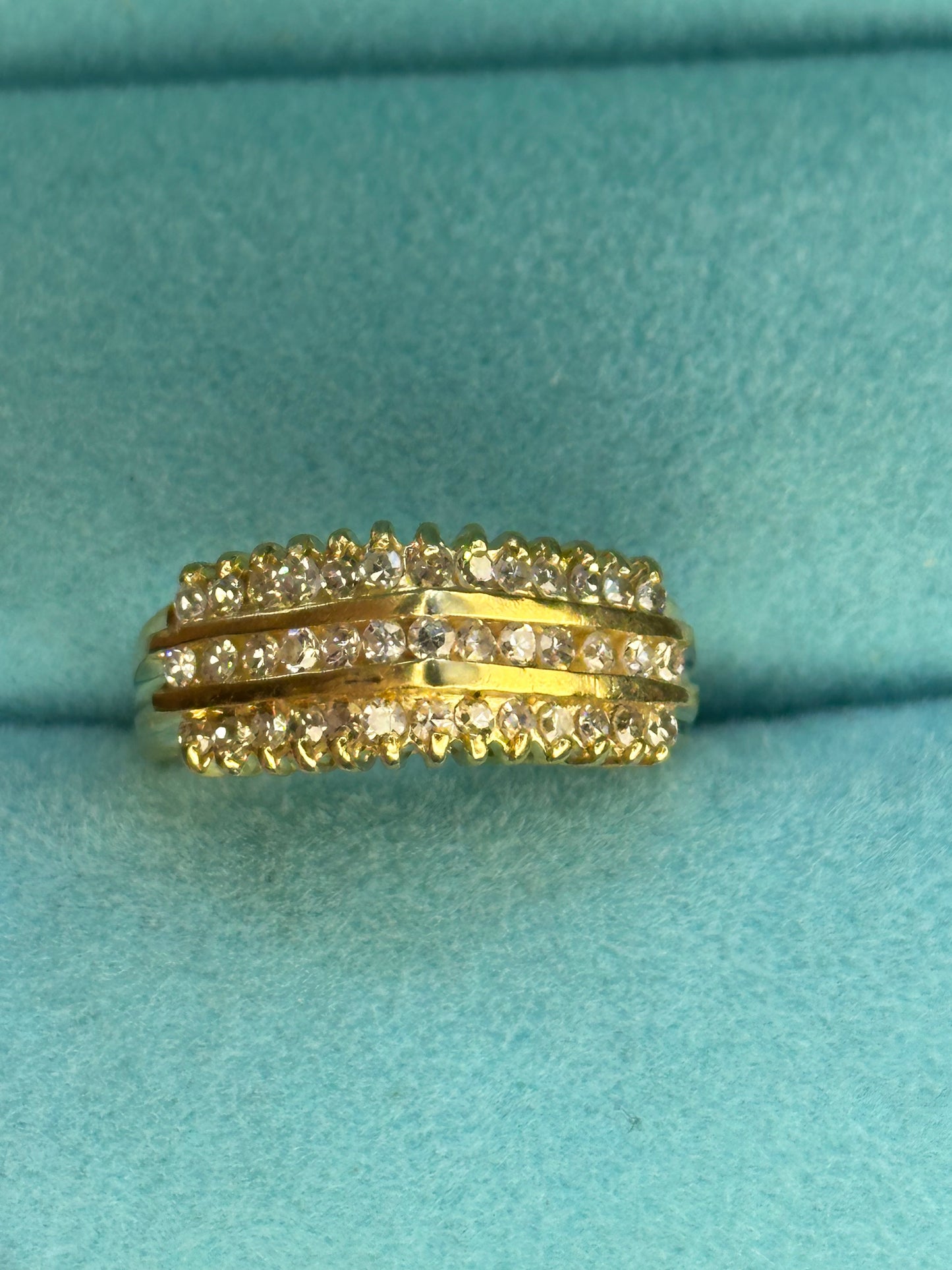 Anillo diseño especial piramidal