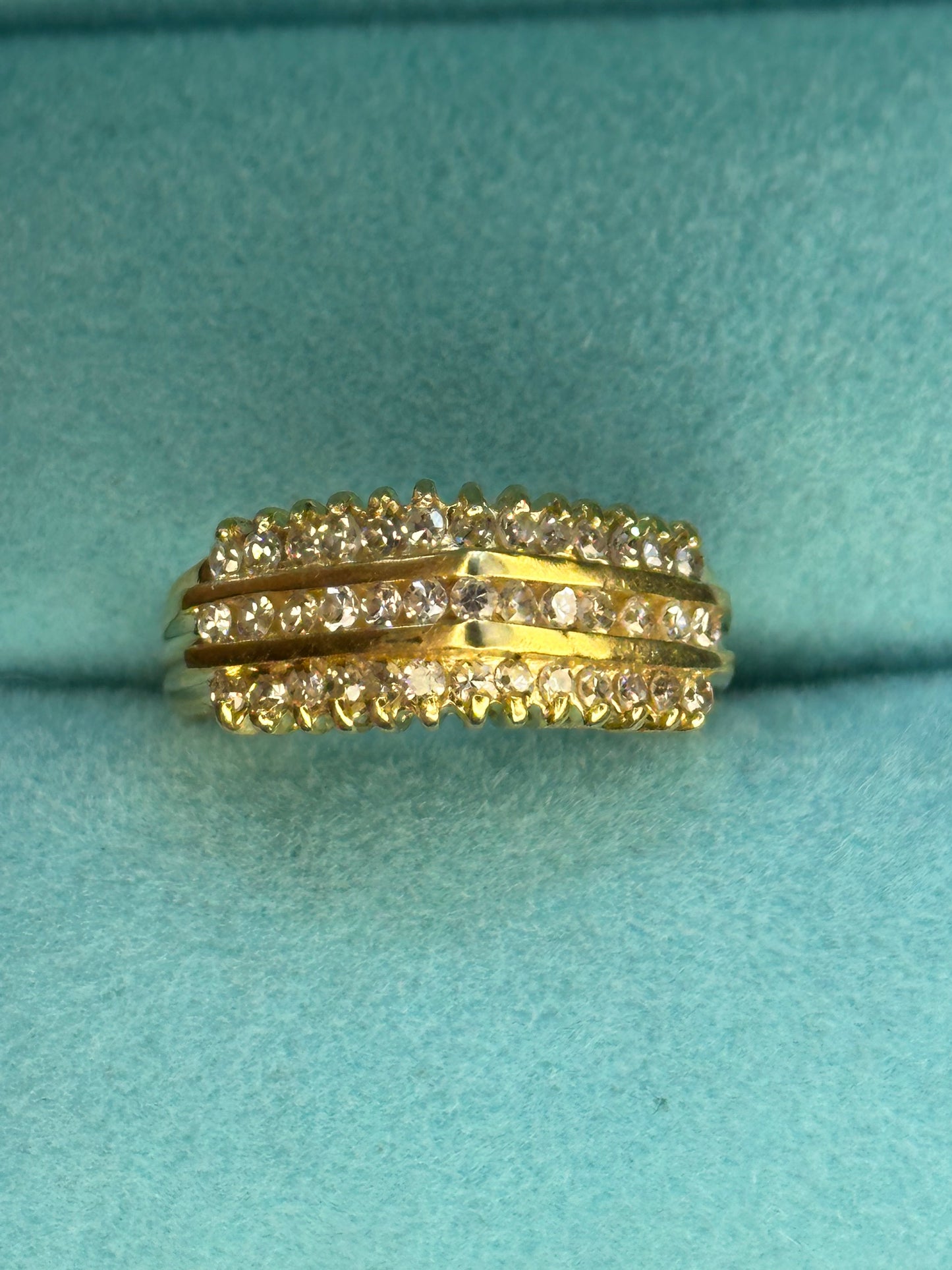 Anillo diseño especial piramidal