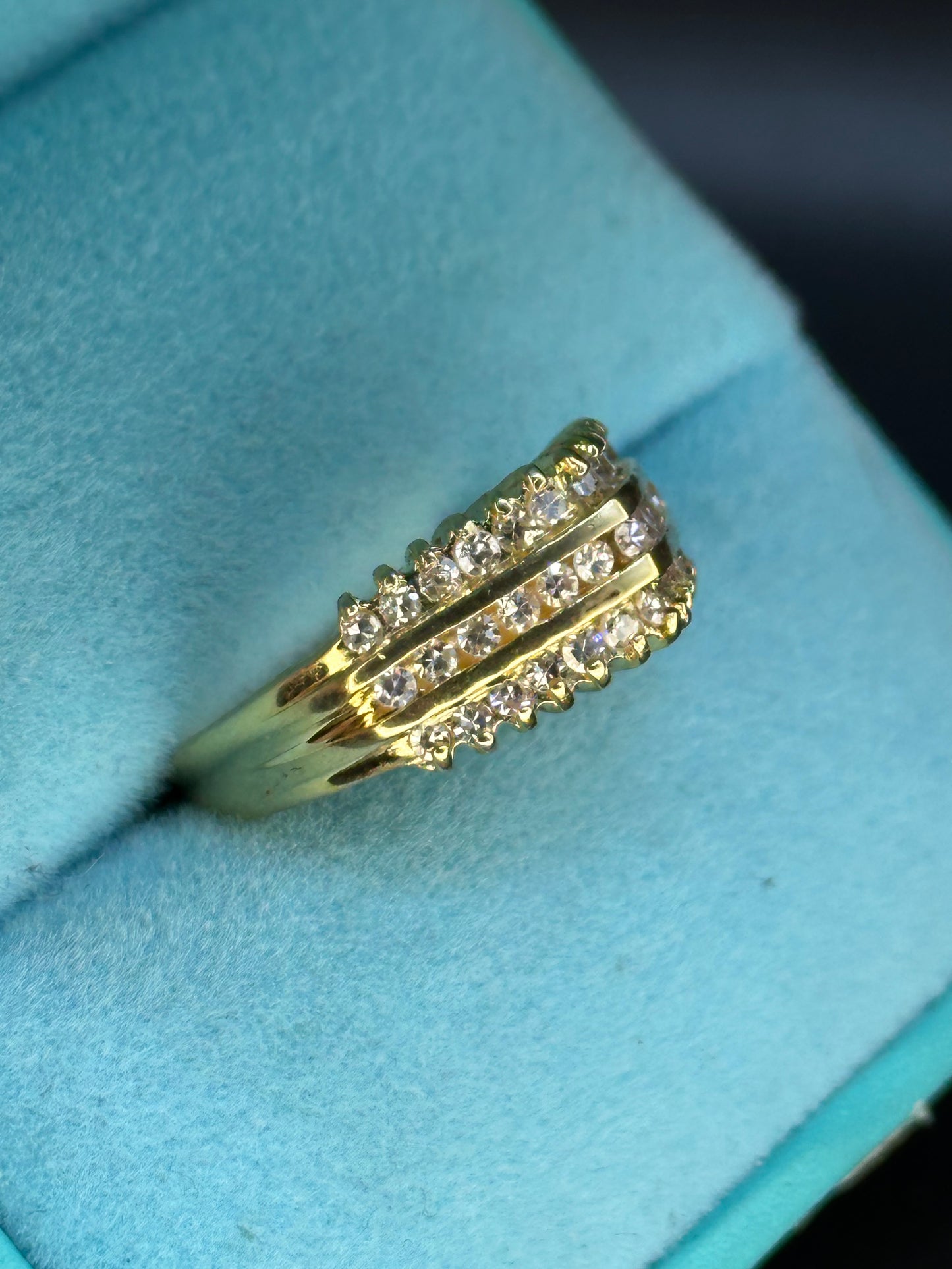 Anillo diseño especial piramidal