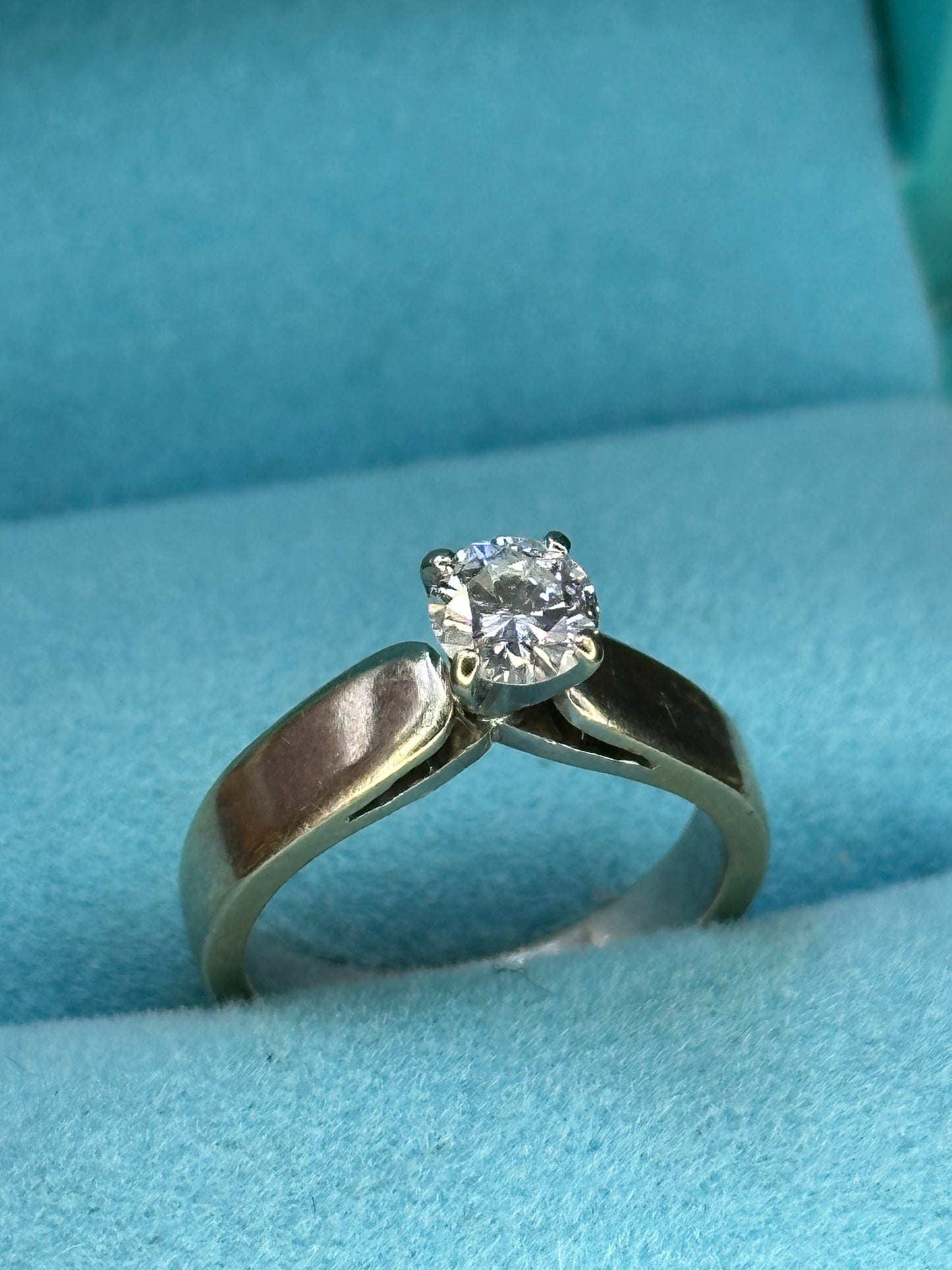 Anillo diamante central .44 cts