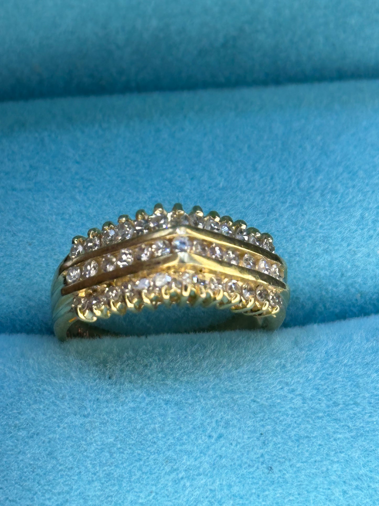 Anillo diseño especial piramidal