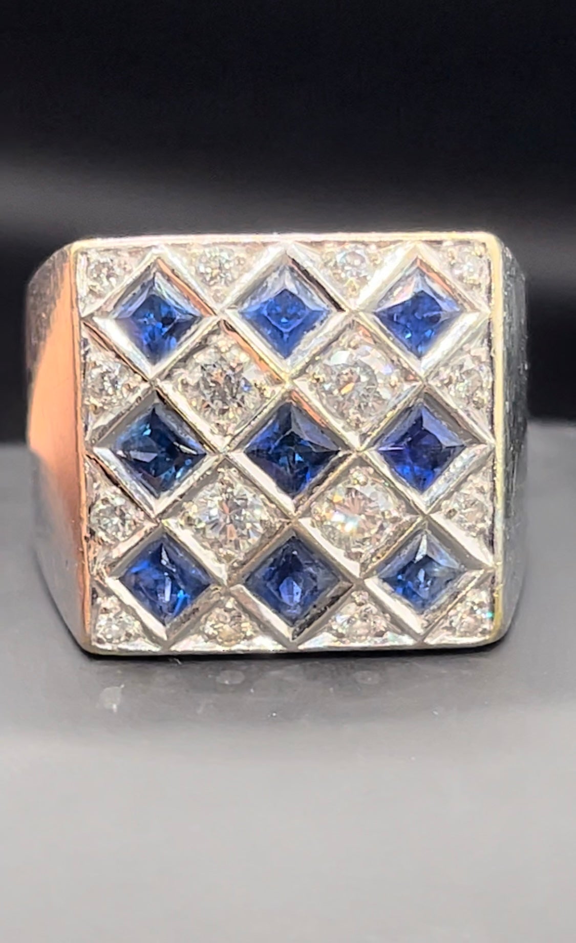 Anillo caballero diamantes y zafiros