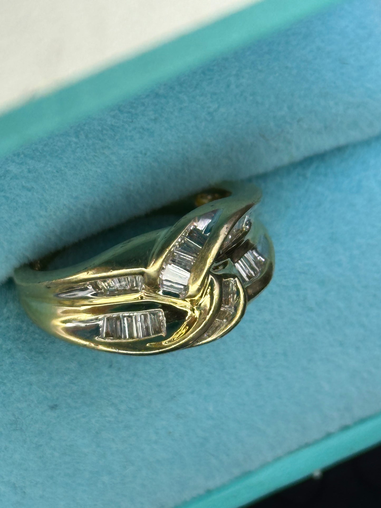 Anillo nudo baguettes