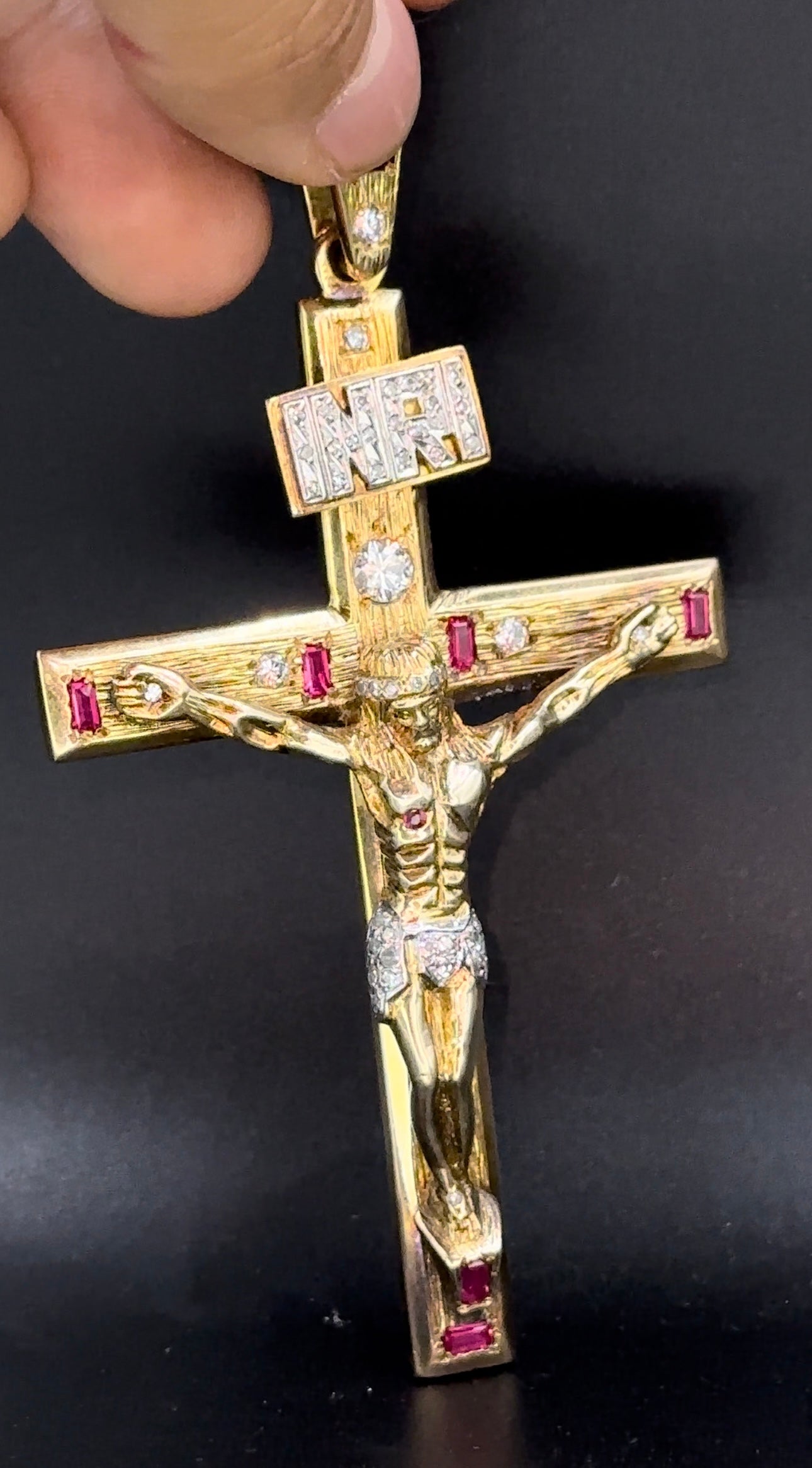 Dije cruz oro amarillo diamantes