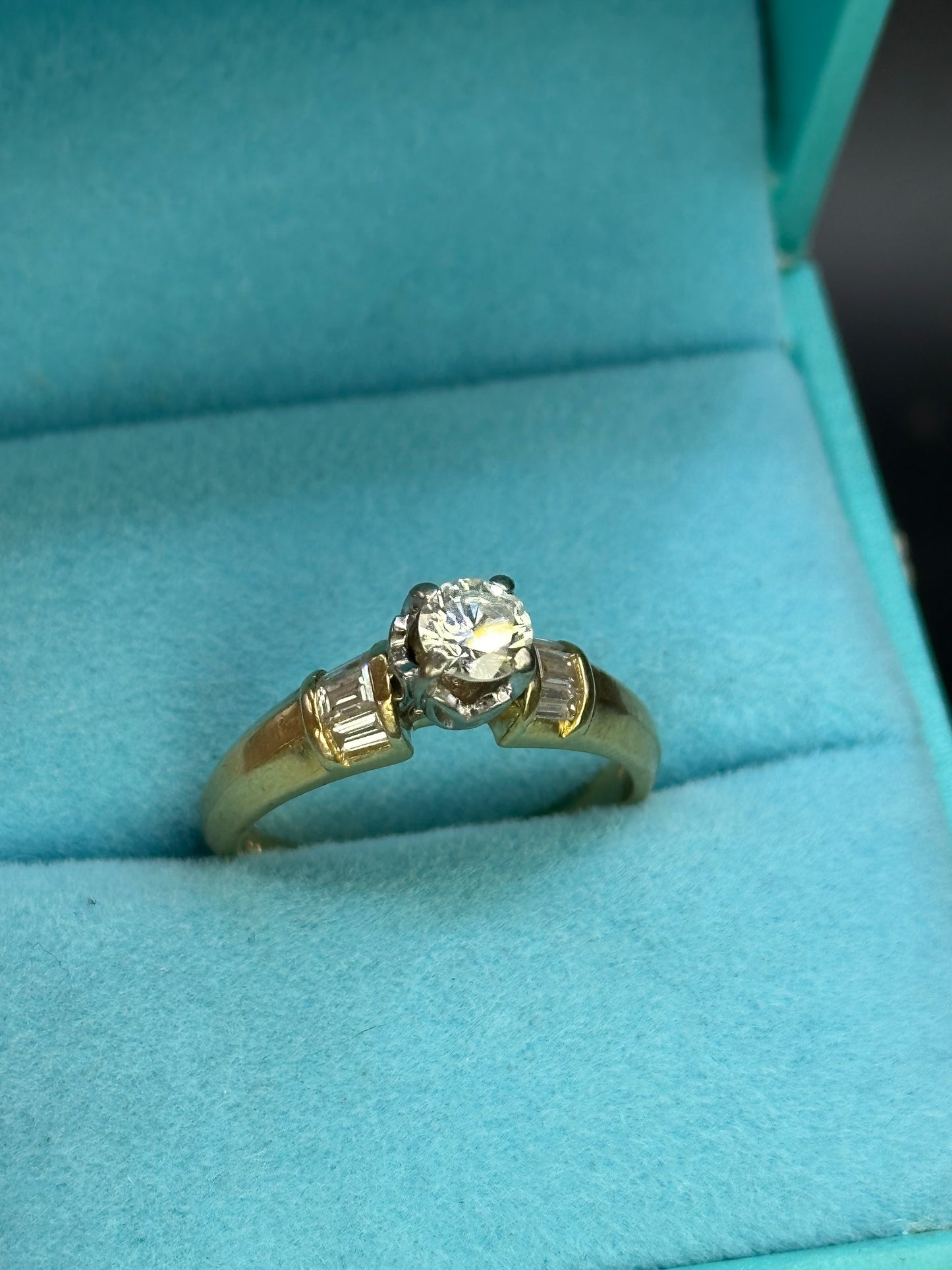 Anillo solitario.43