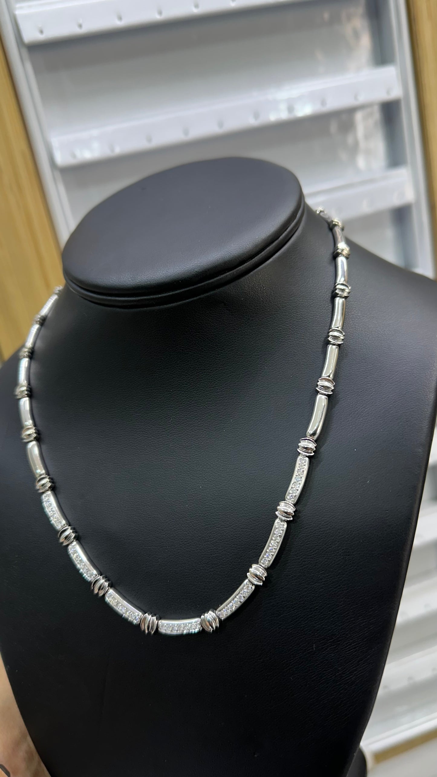 Gargantilla oro 18kts diamantes 33.8 GR