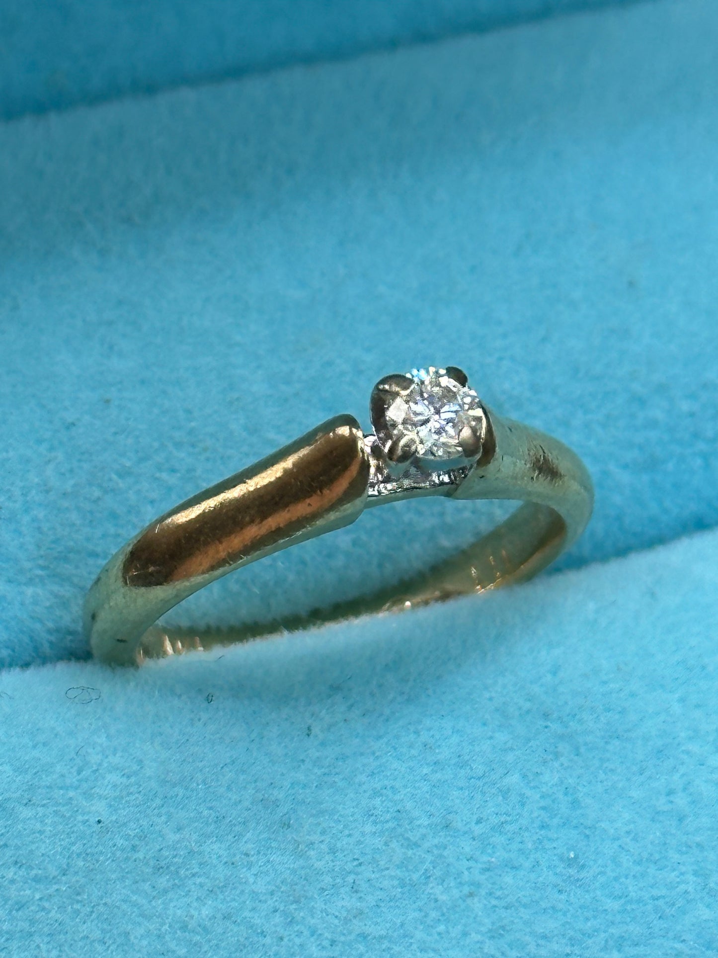 Anillo solitario diamante central