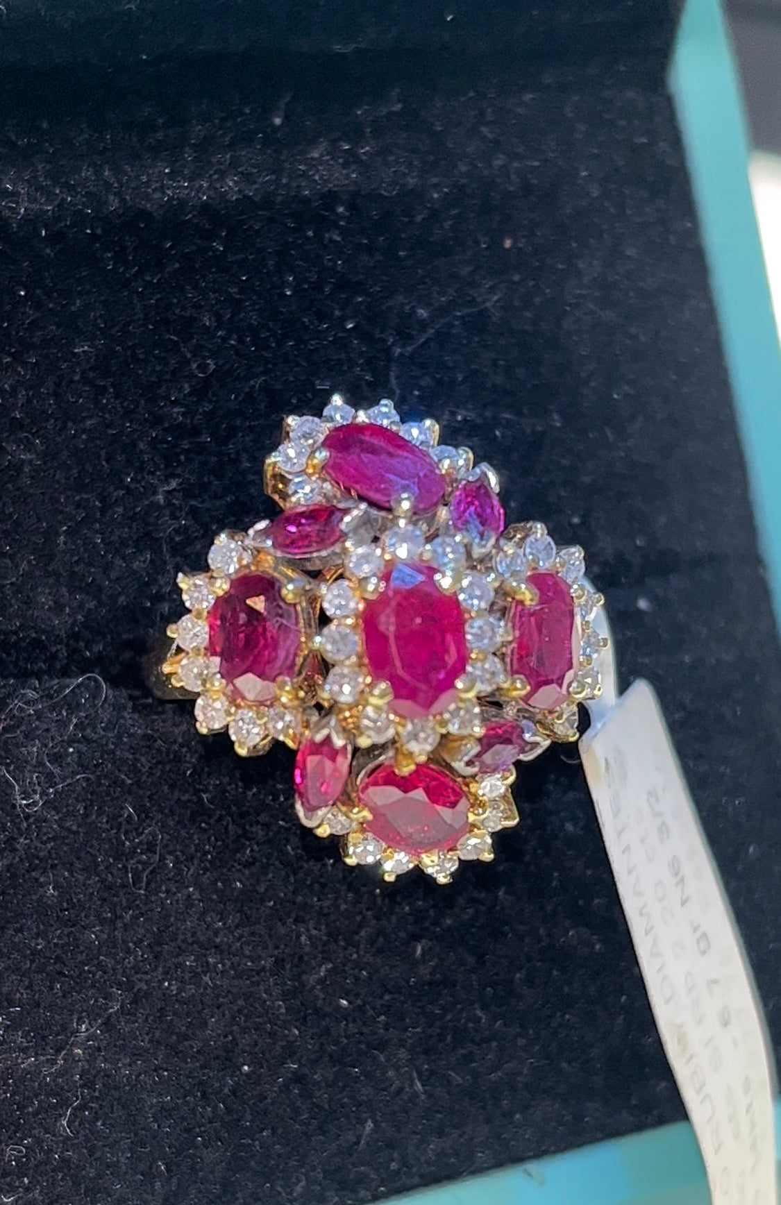 Anillo rubíes diamantes