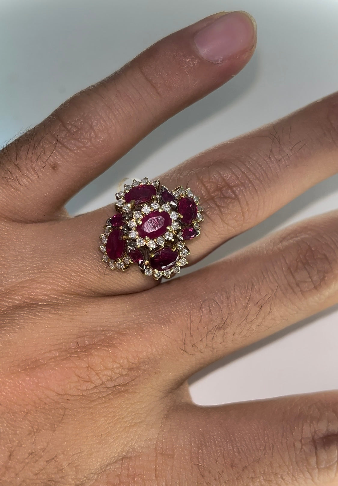 Anillo rubíes diamantes