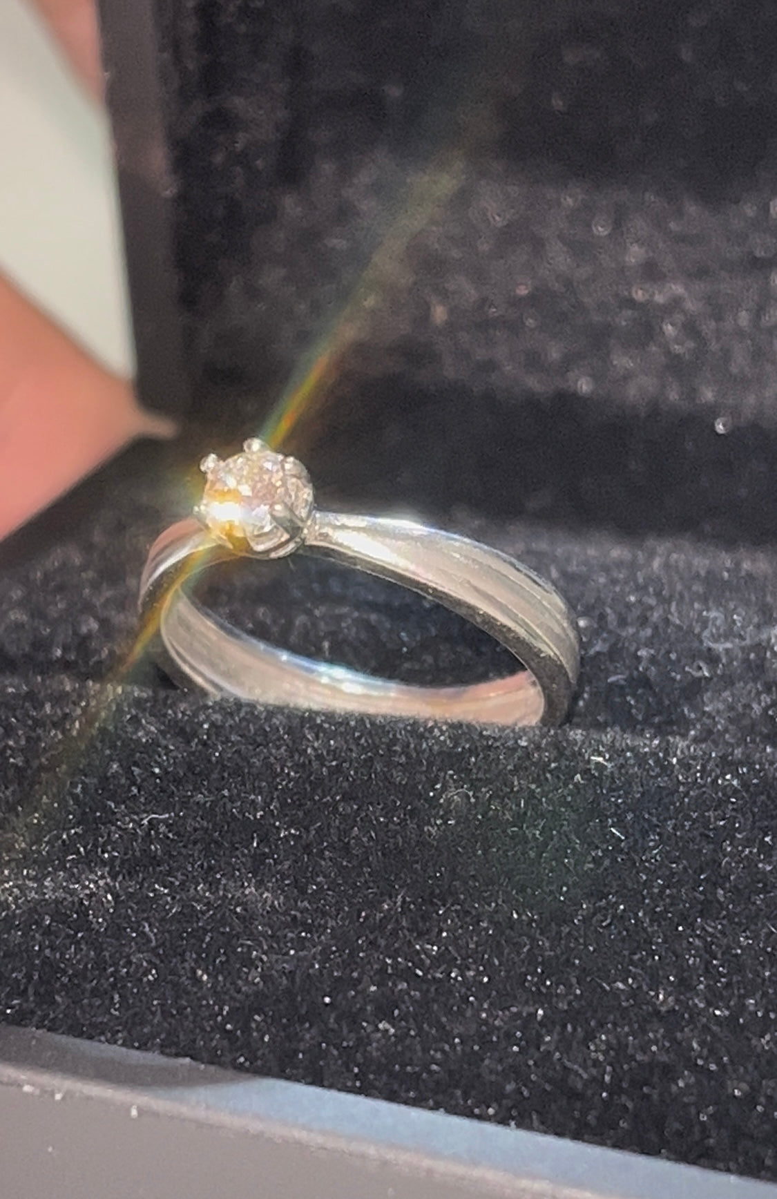 Anillo solitario marca bizzarro