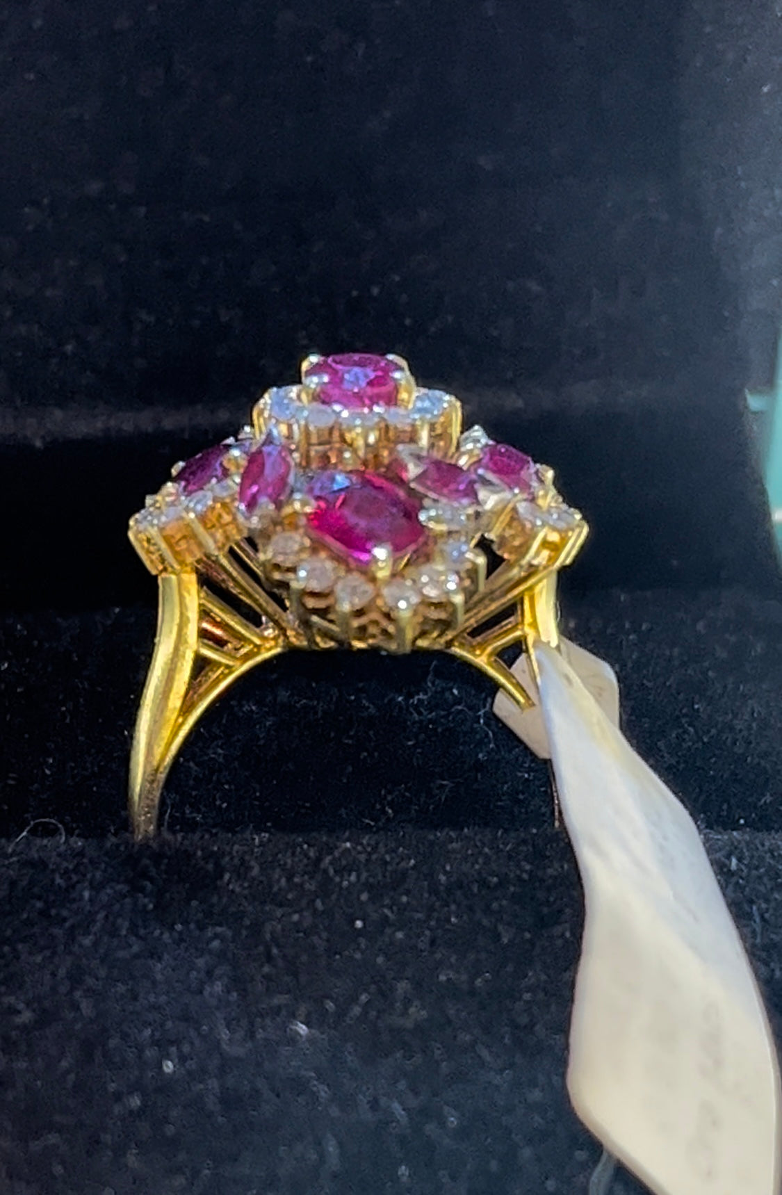 Anillo rubíes diamantes