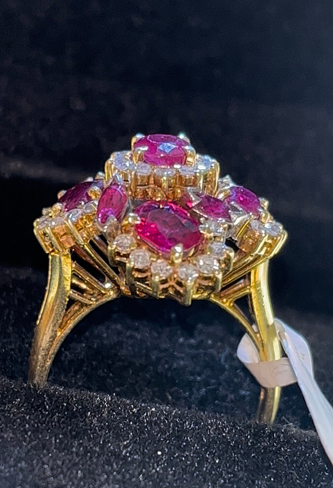 Anillo rubíes diamantes