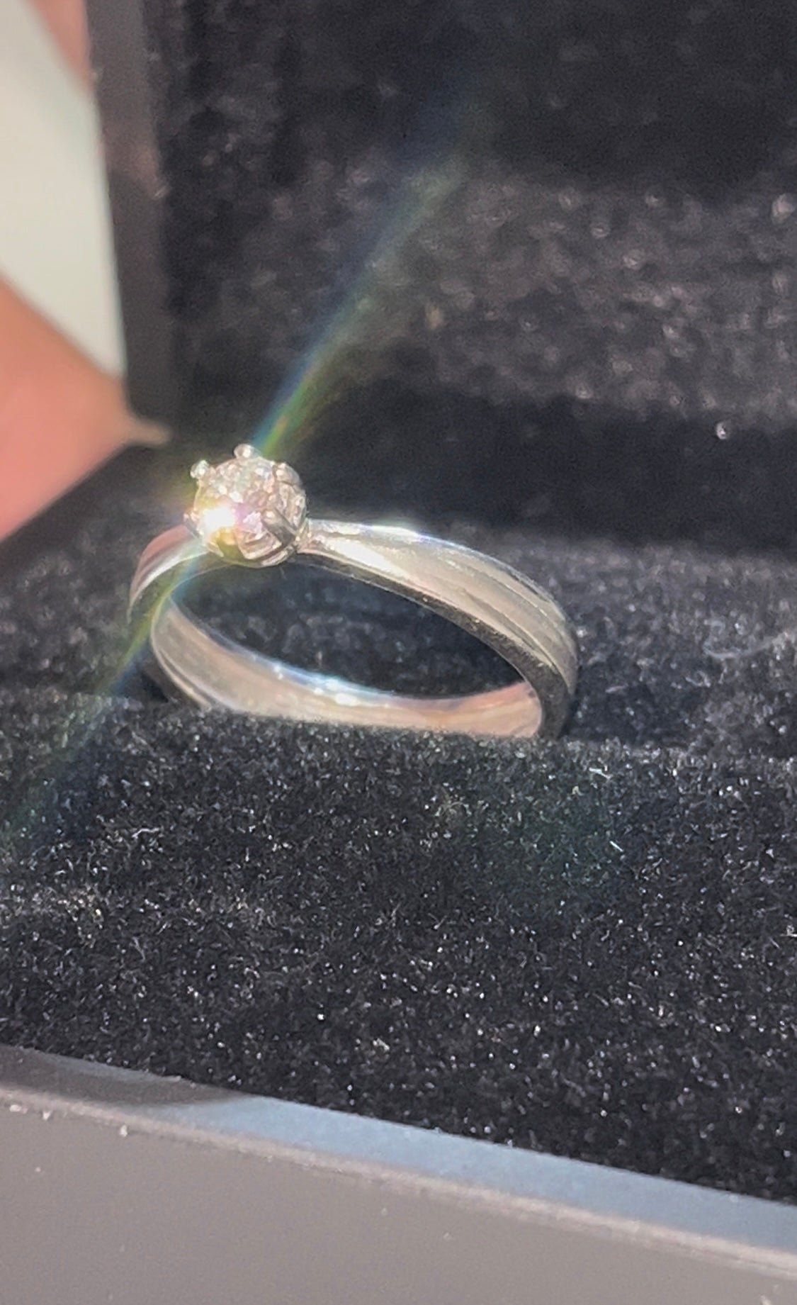 Anillo solitario marca bizzarro