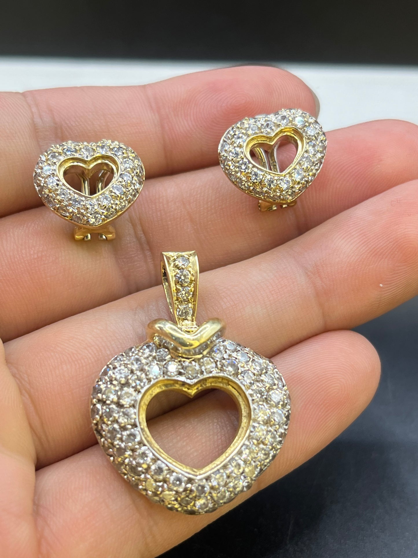 Dije y aretes corazón 17.8 gr