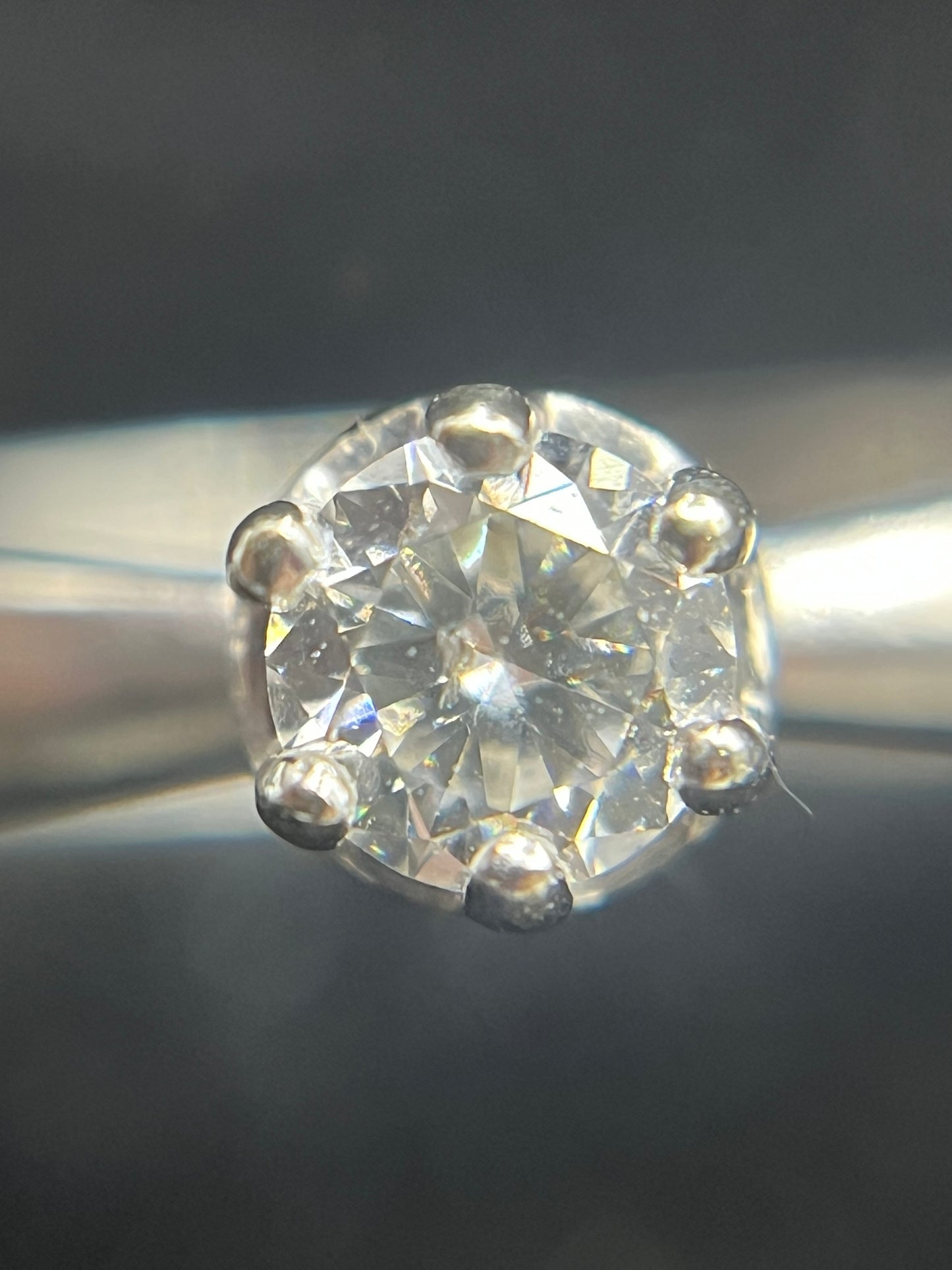 Anillo solitario marca bizzarro