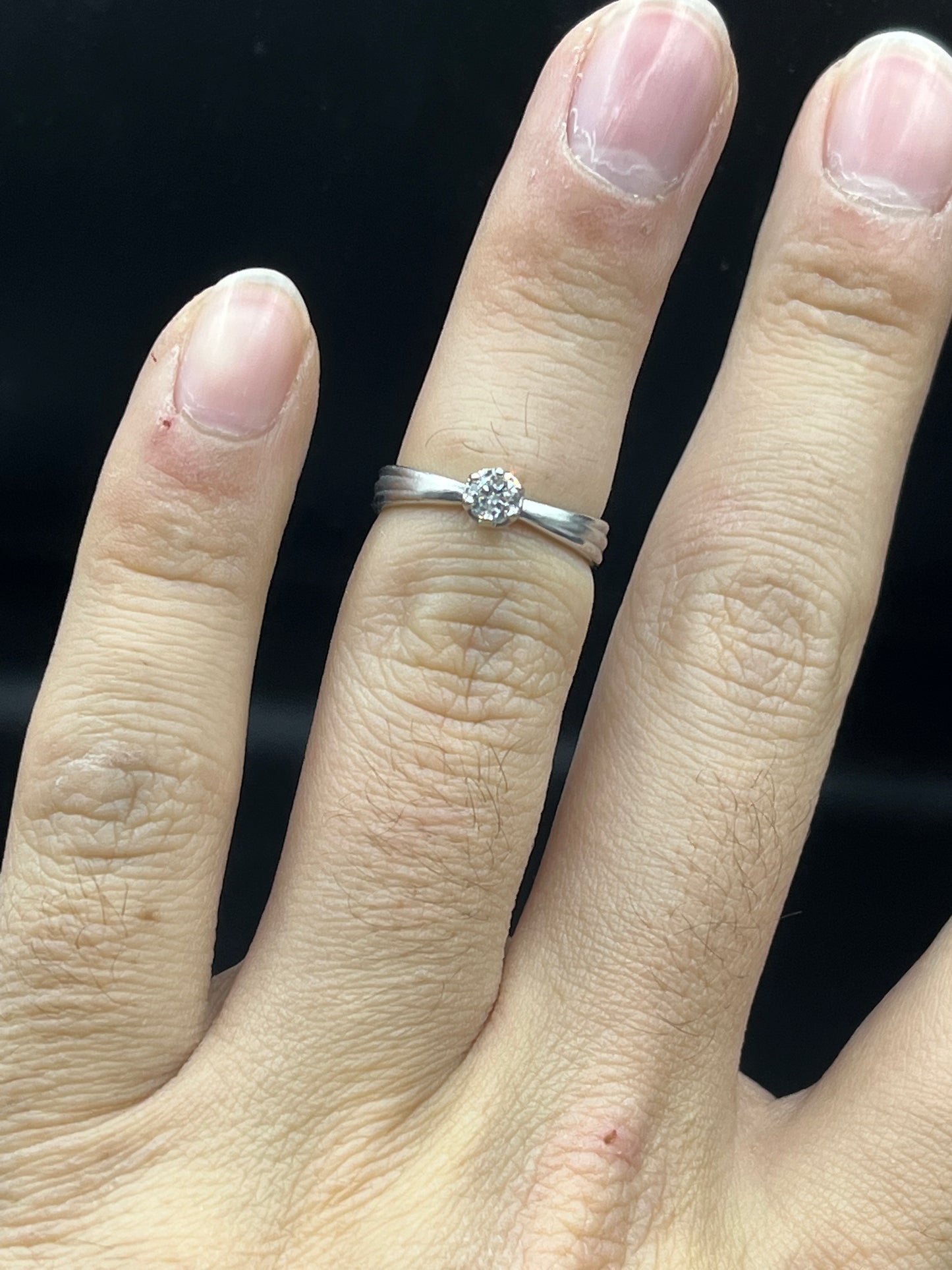 Anillo solitario marca bizzarro